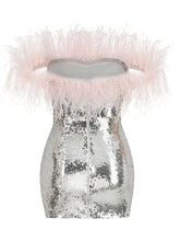 Robe courte à épaules dénudées et plumes Myra